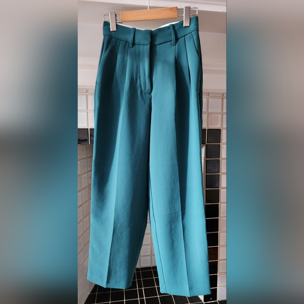 WILFRED Aritzia Carrot pant